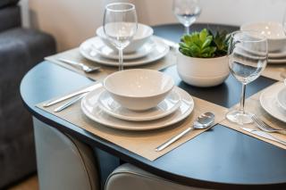 Luxury 1-Bed Apt Hounslow Sleeps 6 Free Parking - 5