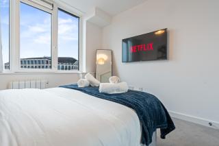 Luxury 1-Bed Apt Hounslow Sleeps 6 Free Parking - 7