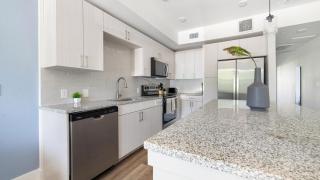 Landing Incredible 1BD Clubhouse - 3