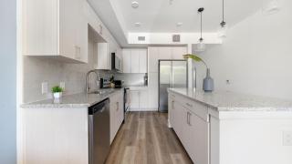 Landing Incredible 1BD Clubhouse - 2