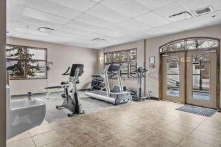 Mountain Studio Hideaway Sleeps 2 Hot tub and Gym - 6