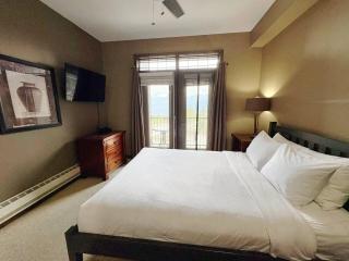 Mountain Studio Hideaway Sleeps 2 Hot tub and Gym - 3