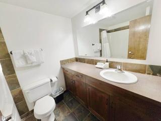 Mountain Studio Hideaway Sleeps 2 Hot tub and Gym - 1