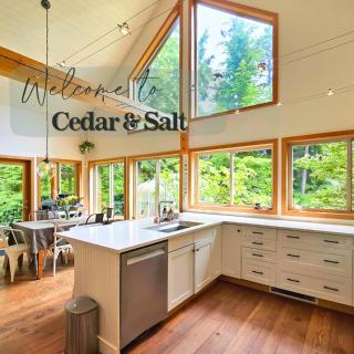 Cedar and Salt - By the beach with hot tub and sauna - 0