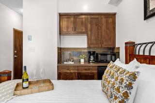 Cozy Mountain Hideaway Studio Slopestay Retreat - 9