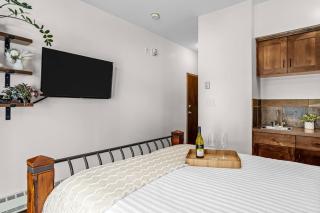 Cozy Mountain Hideaway Studio Slopestay Retreat - 3