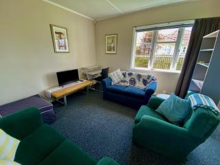 Whole house, Amohau St opposite Trade Central - 3 Bedrooms, Sleeps up to 6, 5 beds, wheel chair friendly - 7