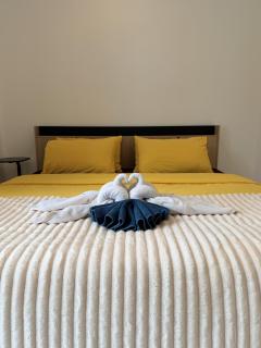 5 minutes to Beaches, Cafes, Shops, 2 Aircons, King Bed - 3