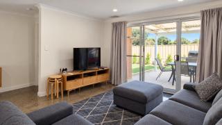 Relax at 42 Cape View Resort - Broadwater - 3