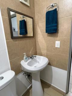 Loft Privado, Cerca de la UANL, 505B - 5