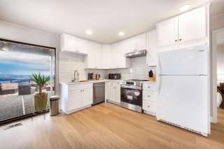 Luxury Bellevue 2B Basement w Stunning View - 2