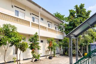 RedDoorz Syariah at Rahma Guesthouse - 6