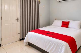 RedDoorz Syariah at Rahma Guesthouse - 5