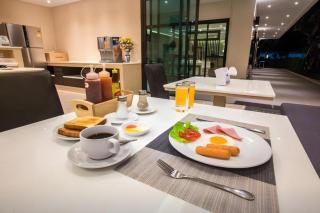 L Hotel - 6