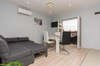 Apartments Mate - Turanj - 5