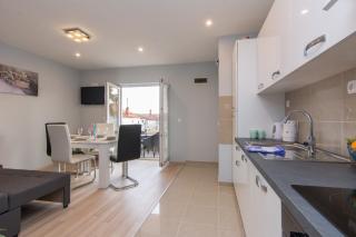 Apartments Mate - Turanj - 4
