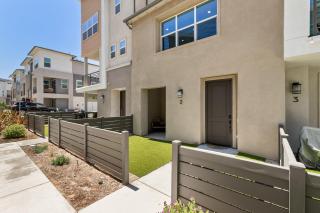 Modern Family Townhome: 4BR44BA Pool EV Charger - 7