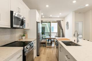 Modern Family Townhome: 4BR44BA Pool EV Charger - 4