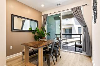 Modern Family Townhome: 4BR44BA Pool EV Charger - 3