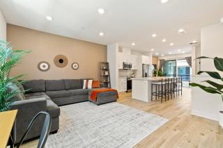 Modern Family Townhome: 4BR44BA Pool EV Charger - 1