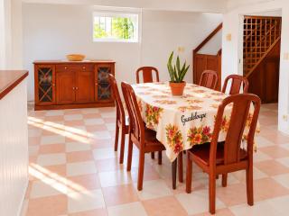 Domaine Palm Garden, Bas de villa 3 càc avec balcon et vaste jardin tropical, proche de Deshaies - 7