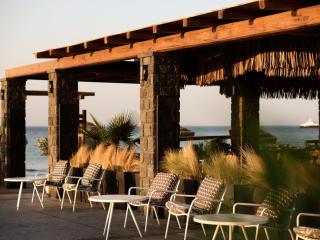 Sea Breeze Santorini Beach Resort, Curio Collection by Hilton - Perivolos - 9