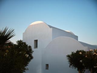 Sea Breeze Santorini Beach Resort, Curio Collection by Hilton - Perivolos - 3