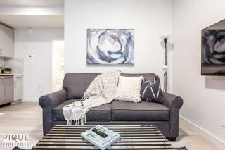 *NEW* Modern Suite King Bed! Netflix! Sleeps 4! - 3