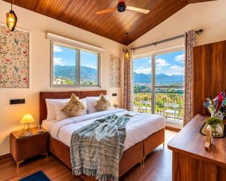 Blue Poppy - Luxury villa with pool & mountain views - 8