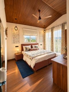 Blue Poppy - Luxury villa with pool & mountain views - 1