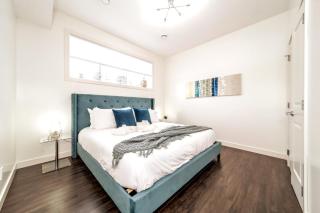 Chic Suite - Long Stays - King Bed - Fireplace & WiFi - 9