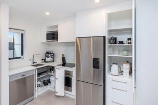 Luxury Central City Retreat with Free Parking - 7