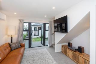 Luxury Central City Retreat with Free Parking - 3