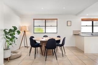 Inner City Townhouse w Parking by Curbos Lux - 5