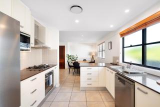 Inner City Townhouse w Parking by Curbos Lux - 7