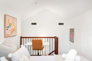 Inner City Townhouse w Parking by Curbos Lux - 2
