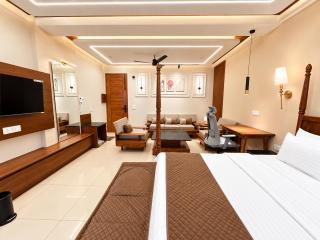 Snow Clad Ultra Luxury Suite Near Airport - 2