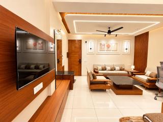 Snow Clad Ultra Luxury Suite Near Airport - 4