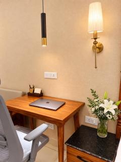 Snow Clad Ultra Luxury Suite Near Airport - 5