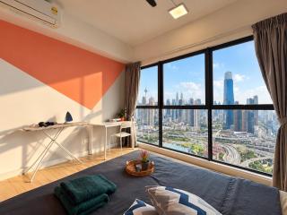 High Floor 4BR KLCC TRX View Sleeps 7 - 3