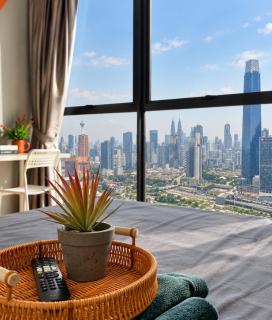 High Floor 4BR KLCC TRX View Sleeps 7 - 0