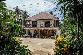Copacabana Siargao Boutique Hotel & Artcafé - General Luna - 9