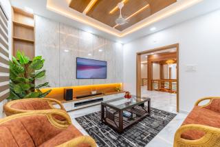 ELIVAAS Signature Heaven View Contemporary 6BHK Home with Landscaped Lawn, Garden Patio & Family Lounge near Cochin Airport - 5