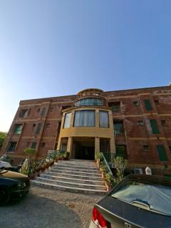 Private 1-Bedroom Apt - Park Towers F-10 Markaz - 6
