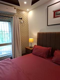 Private 1-Bedroom Apt - Park Towers F-10 Markaz - 4
