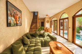 Villa Taman R a j a - P u t r i Stunning 2BR Villa North Canggu - 4