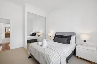 Three-Bed Vic Park Haven - 8