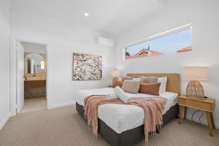 Three-Bed Vic Park Haven - 5