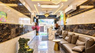 Oaktel Jagannath Dham - 2 min walk from Bankebihari Temple - 2