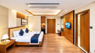 Hotel Rudra Grand Comfort Suites - 1